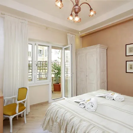 Deco's Place Teodora Rom